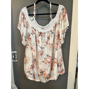 Torrid size 5 white floral blouse short sleeve shirt
